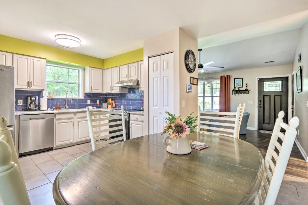 Peaceful Beaufort Home With Front Porch And Grill Kültér fotó